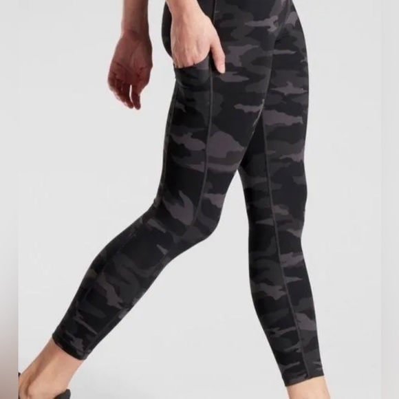 Athleta Ultimate Camo 7/8 Tight with side‎ pockets size SP VGUC - Picture 1 of 12